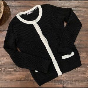 GAP SNAP BUTTON UP SWEATER. SIZE: MEDIUM.